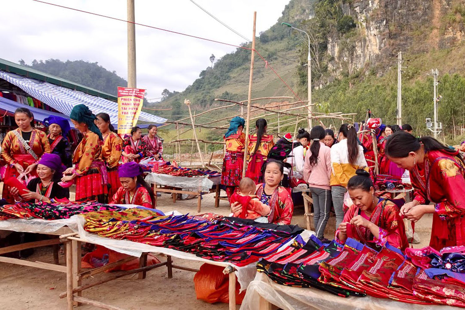 A Pa Chai market