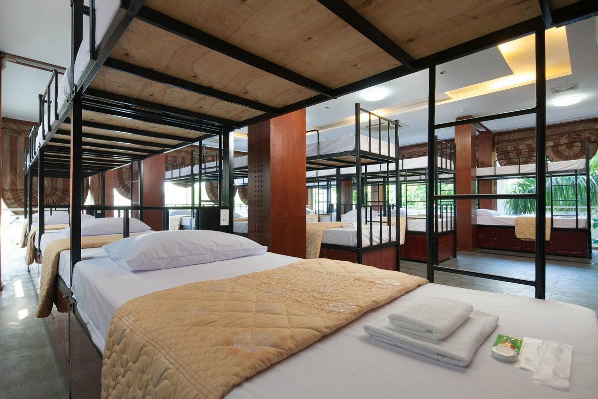CatBa Central Hostel