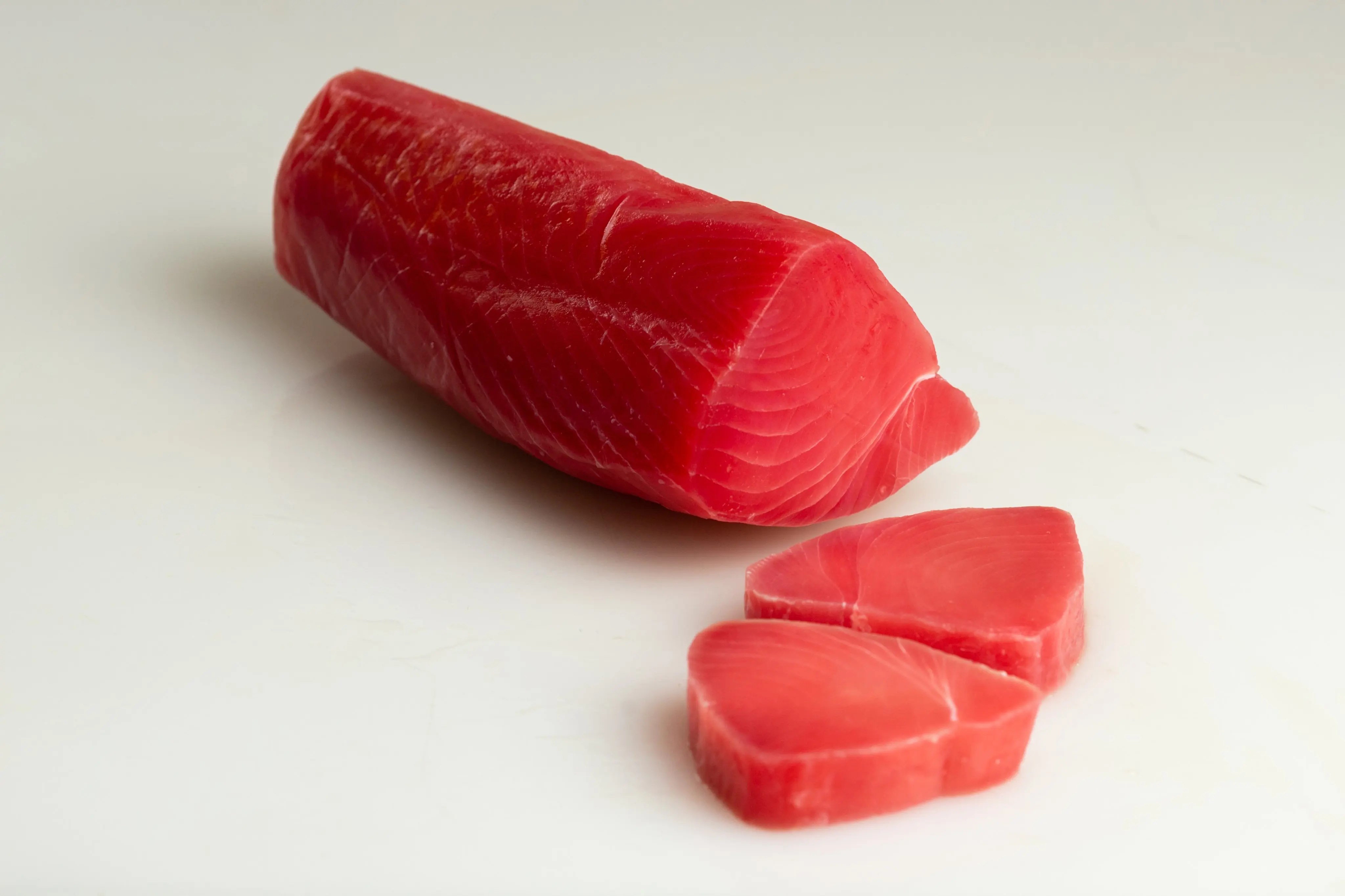  High quality Yellowfin tuna - Co tuna loin - Fresh and clean seafood from Vietnam - Whole sale in bulk