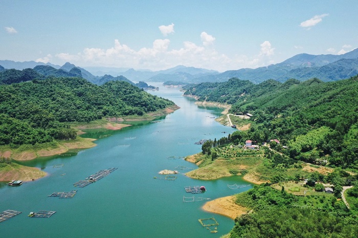 Hoa Binh Lake