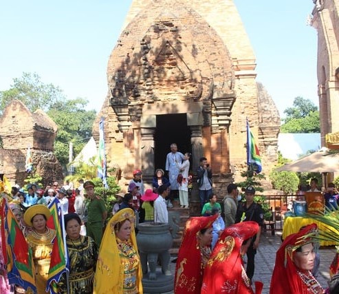 Le Hoi Thap Ba Ponagar