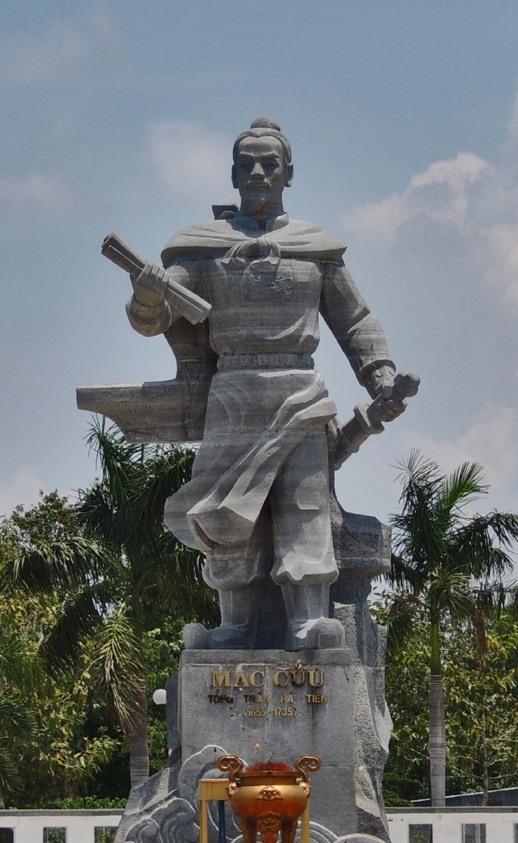 Mac Cuu Mausoleum