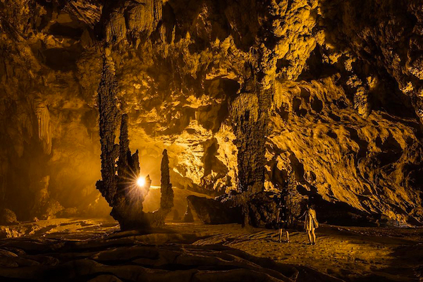 Nguom Ngao Cave