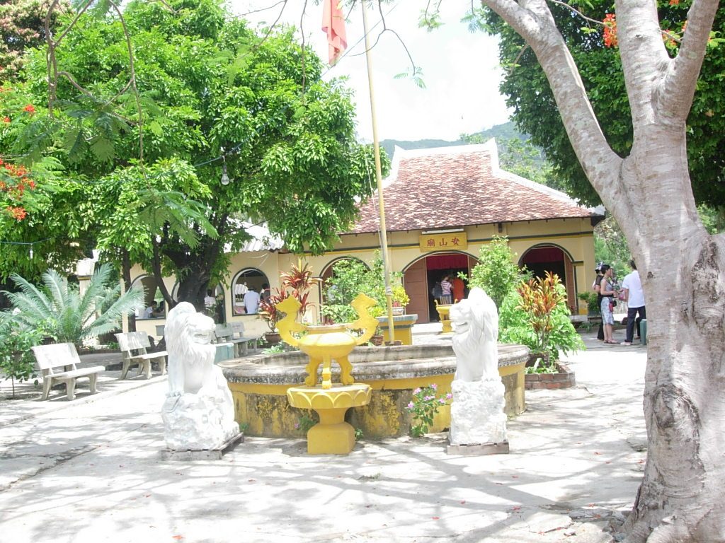 Phi Yen Temple ( An Son Mieu )