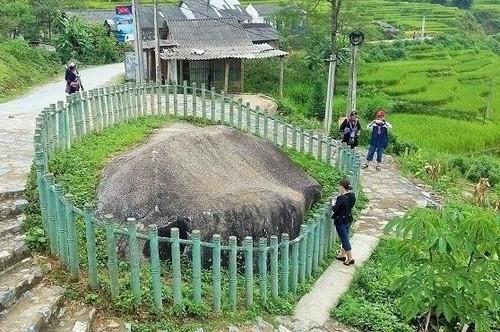 Sapa Ancient Rock Field