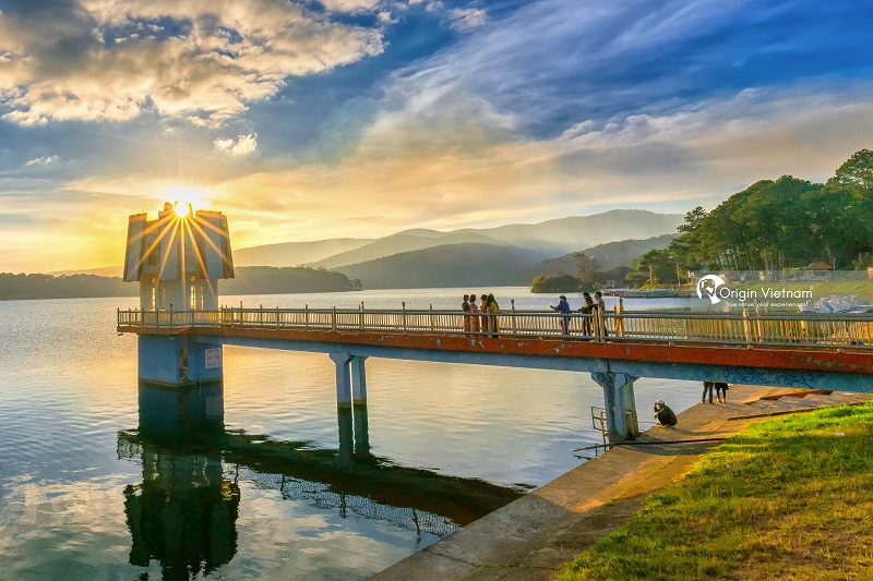 Tuyen Lam Lake